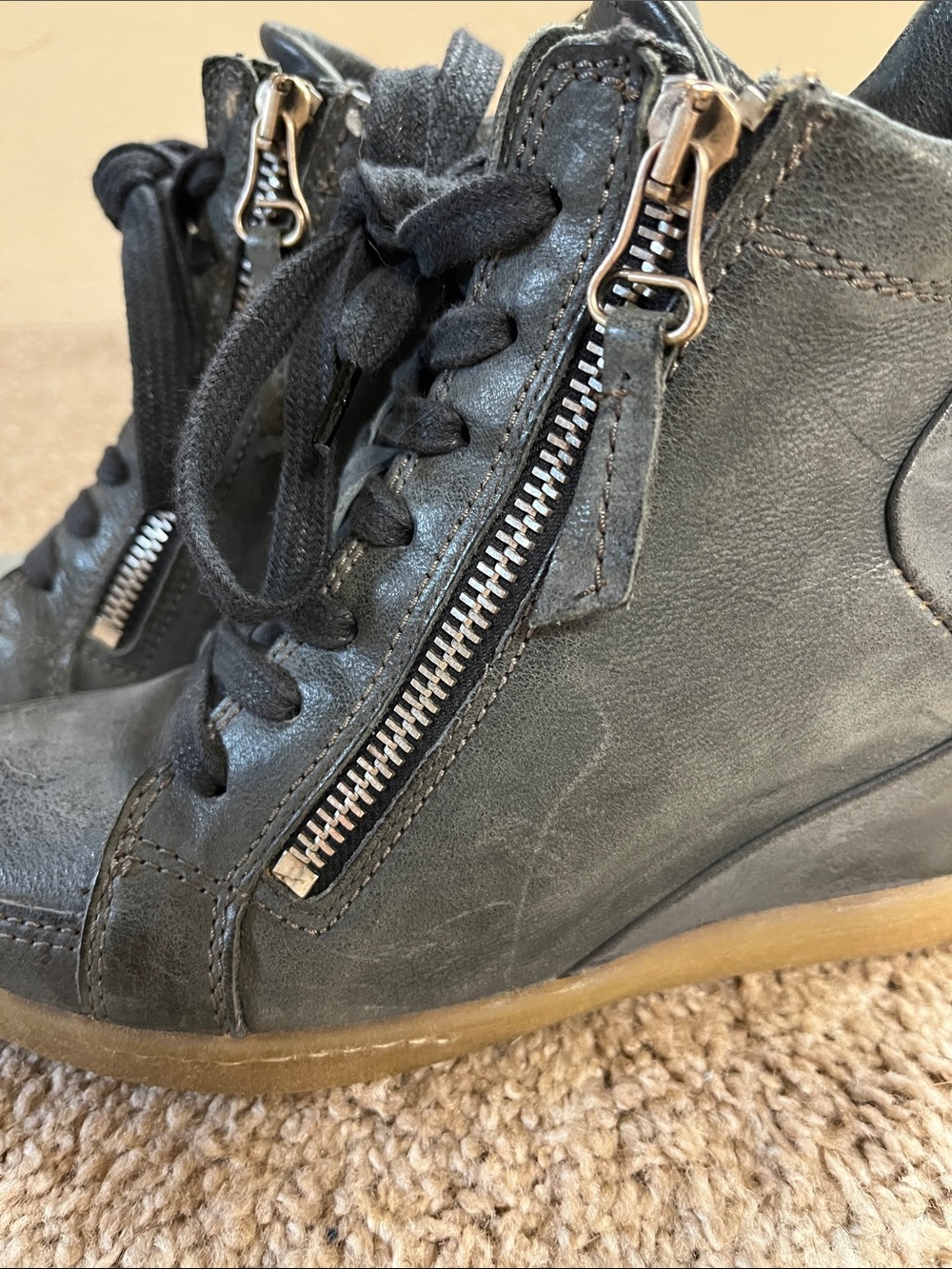 Wedge gray/Black High-Top Lace-Up Sneakers with Side Zippers. Size 37 - Picture 4 of 7